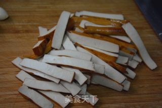 韭菜炒豆干的做法步骤：2