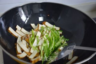 韭菜炒豆干的做法步骤：5