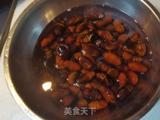 葱烧蚕蛹的做法步骤：1