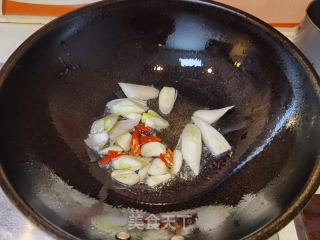 葱烧蚕蛹的做法步骤：8