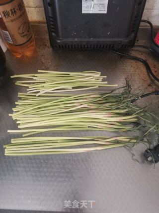 蒜苔炒肉的做法步骤：1