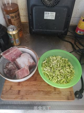 蒜苔炒肉的做法步骤：2