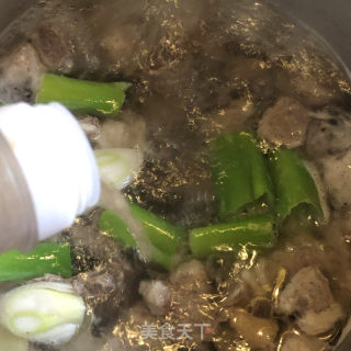 小油菜土豆焖五花肉的做法步骤：5