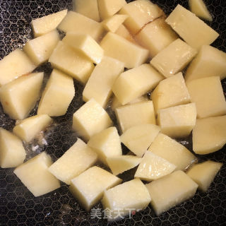 小油菜土豆焖五花肉的做法步骤：13