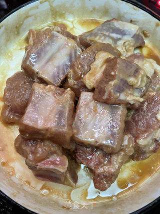 砂锅焗排骨虾仁的做法步骤：3