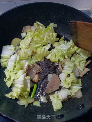 猪肉白菜炒香菇的做法步骤：7