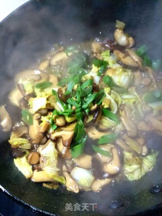 猪肉白菜炒香菇的做法步骤：11