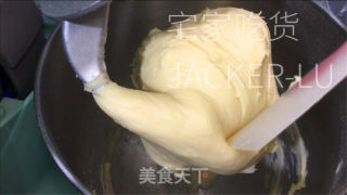 奶香椰蓉面包卷，一次发酵，易出膜超蓬松，浓浓椰香和奶香味。的做法步骤：7