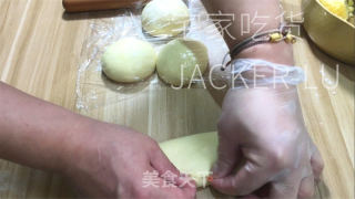 奶香椰蓉面包卷，一次发酵，易出膜超蓬松，浓浓椰香和奶香味。的做法步骤：16