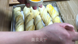 奶香椰蓉面包卷，一次发酵，易出膜超蓬松，浓浓椰香和奶香味。的做法步骤：22