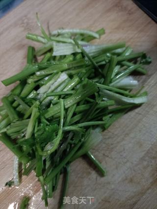香菜梗炒土豆丝的做法步骤：6
