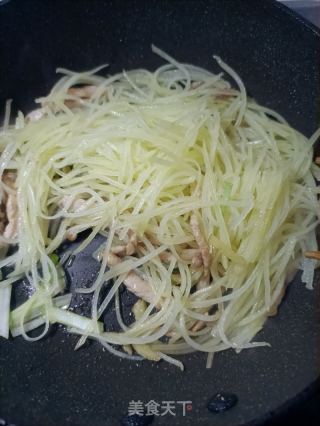 香菜梗炒土豆丝的做法步骤：10