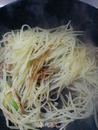 香菜梗炒土豆丝的做法步骤：11