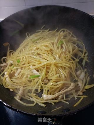 香菜梗炒土豆丝的做法步骤：12