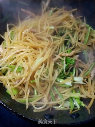 香菜梗炒土豆丝的做法步骤：13