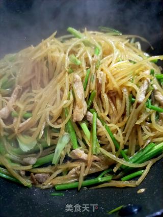 香菜梗炒土豆丝的做法步骤：14