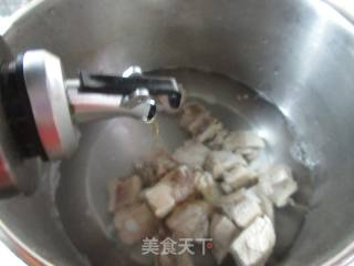 蛋饺油豆腐排骨煲的做法步骤：4