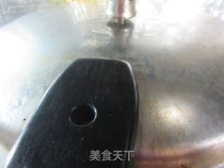 蛋饺油豆腐排骨煲的做法步骤：5