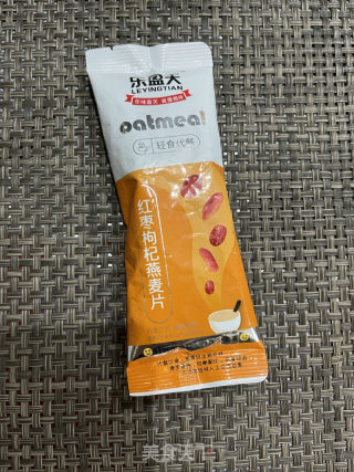 鸡蛋燕麦汤的做法步骤：1