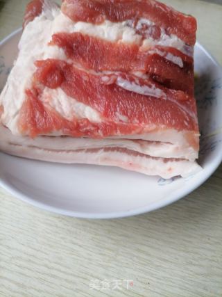 梅菜扣肉的做法步骤：1