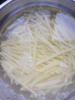 酸辣土豆丝的做法步骤：2