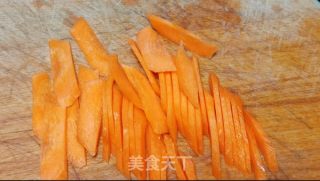 虾仁时蔬的做法步骤：1