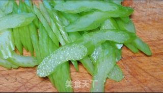 虾仁时蔬的做法步骤：2