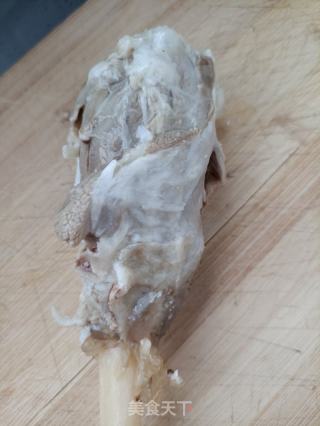 苏子叶卷烤羊腿的做法步骤：1