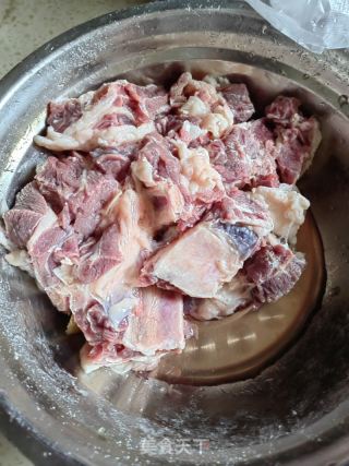 笋子烧牛排的做法步骤：1