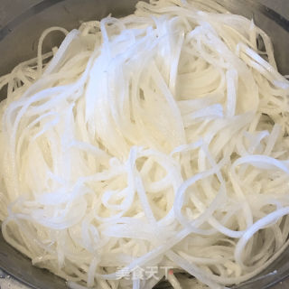 白萝卜鸡蛋水饺的做法步骤：1
