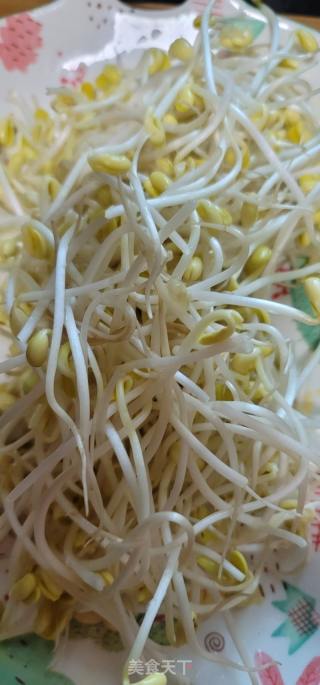 韭菜炒黄豆芽的做法步骤：1