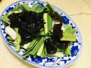 青蒜炒肉片的做法步骤：1