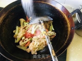 西红柿炒菜花的做法步骤：6