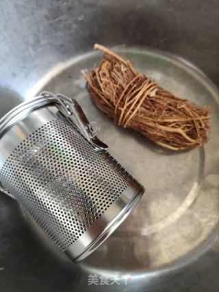 五指毛桃龙骨汤的做法步骤：1