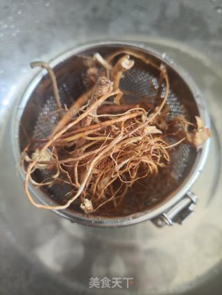 五指毛桃龙骨汤的做法步骤：2