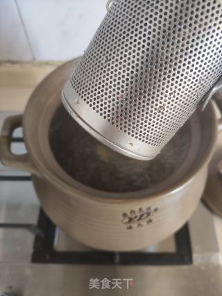 五指毛桃龙骨汤的做法步骤：5