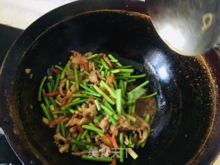 蒜苔红椒过油肉的做法步骤：11