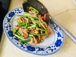 蒜苔红椒过油肉的做法步骤：12