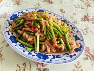 蒜苔红椒过油肉的做法步骤：13