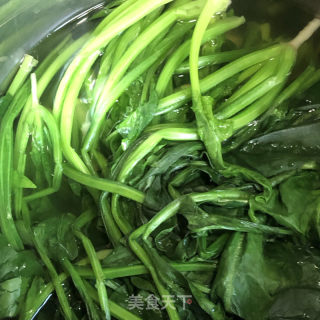 菠菜炒鸡蛋的做法步骤：3