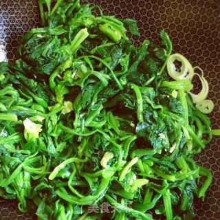 菠菜炒鸡蛋的做法步骤：7