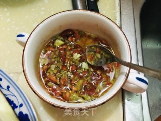 蒜蓉辣酱蒸茄子粉丝的做法步骤：1