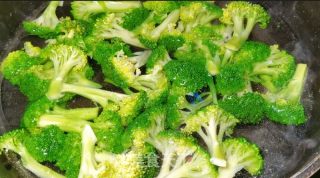 凉拌西兰花的做法步骤：4