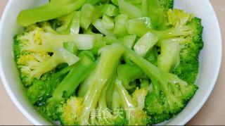 凉拌西兰花的做法步骤：5