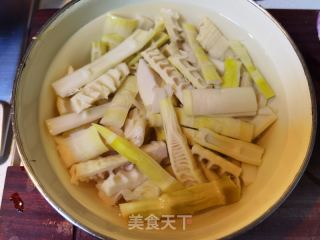 竹笋丸子汤的做法步骤：1