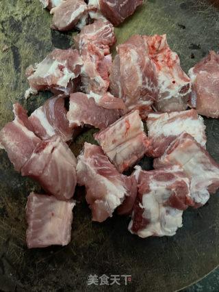 番茄土豆排骨汤的做法步骤：1
