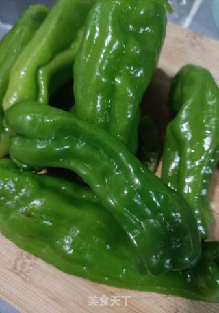肉丝炒薄皮椒的做法步骤：1