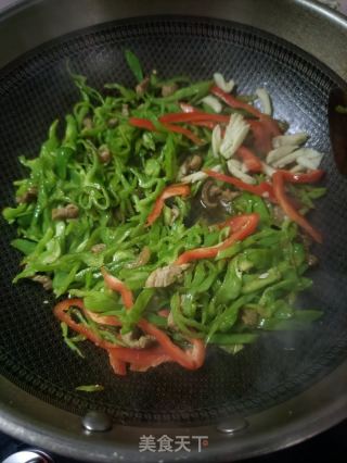 肉丝炒薄皮椒的做法步骤：12