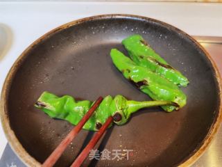 擂椒皮蛋的做法步骤：2
