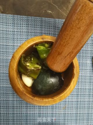 擂椒皮蛋的做法步骤：7